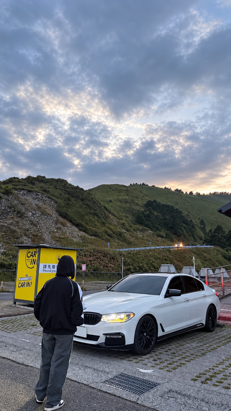 高雄・台南 BMW 540i 出租｜客戶武嶺日出實拍與 Google 五星評價｜展立國際租賃